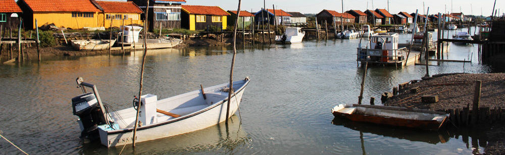 Tasting oysters in Charente-Maritime - the oyster huts at La Tremblade