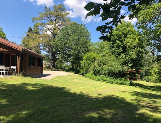 Vakantiehuisje met vismogelijkheid in de Cantal.