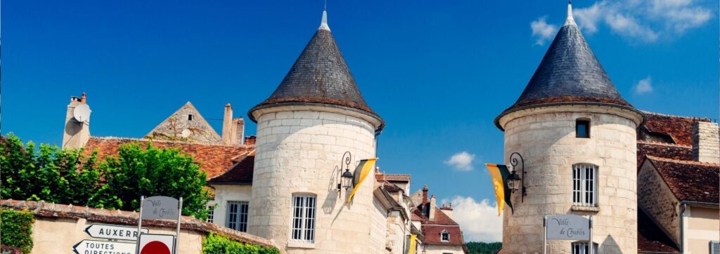 Chablis le village avec les tours